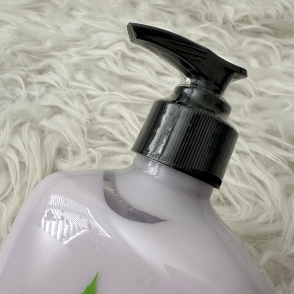 Hempz Vanilla Plum Herbal Body Moisturizer - Picture 2 of 6